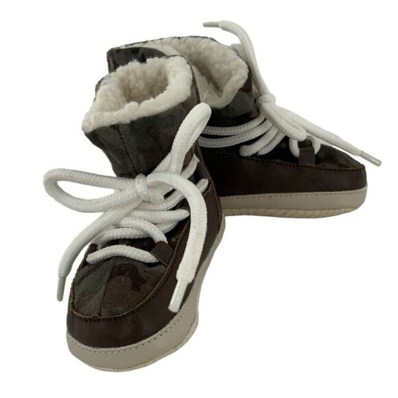 Baby Gap Shoes Size 18-24 Months Fleece-Line Mid Top Lace Up Camouflage Green - Picture 7 of 11